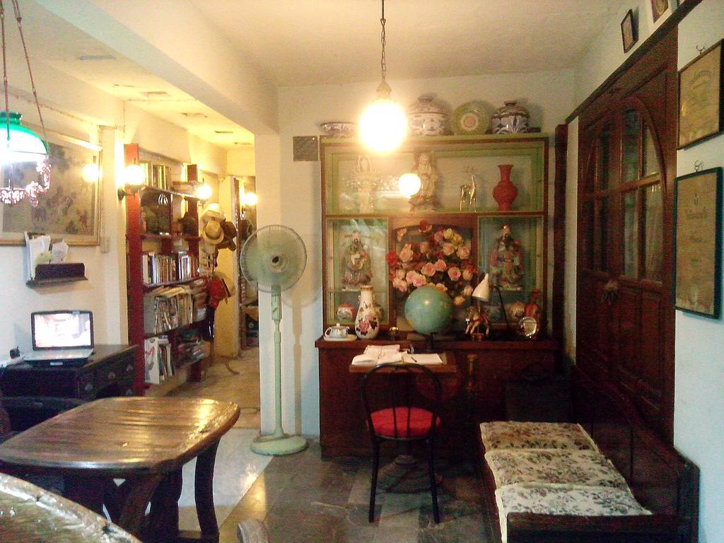 Cafe De Baan Raow Hotel Банкок Екстериор снимка