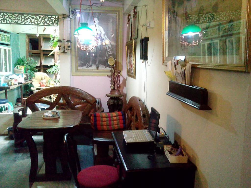 Cafe De Baan Raow Hotel Банкок Екстериор снимка
