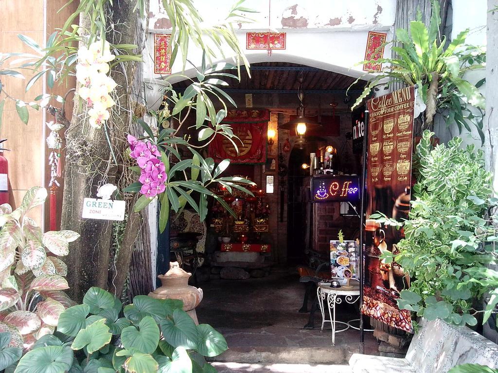 Cafe De Baan Raow Hotel Банкок Екстериор снимка