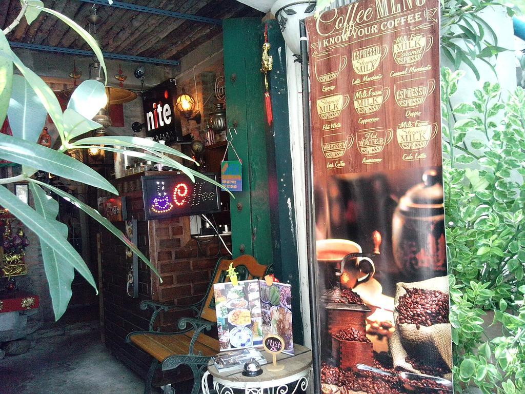 Cafe De Baan Raow Hotel Банкок Екстериор снимка