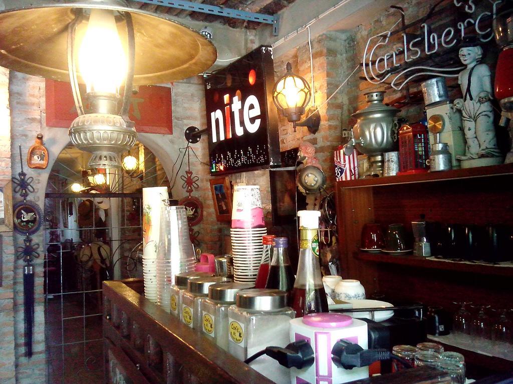 Cafe De Baan Raow Hotel Банкок Екстериор снимка