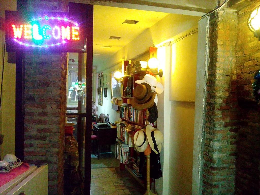 Cafe De Baan Raow Hotel Банкок Екстериор снимка