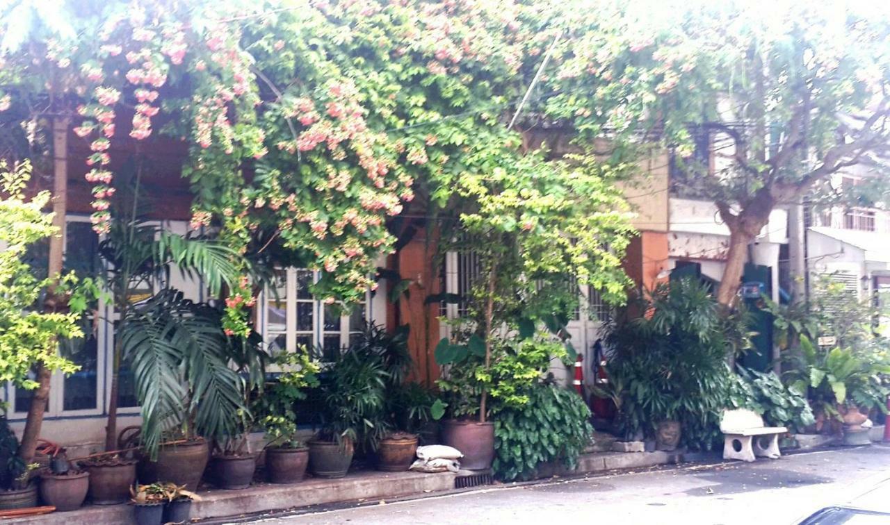 Cafe De Baan Raow Hotel Банкок Екстериор снимка